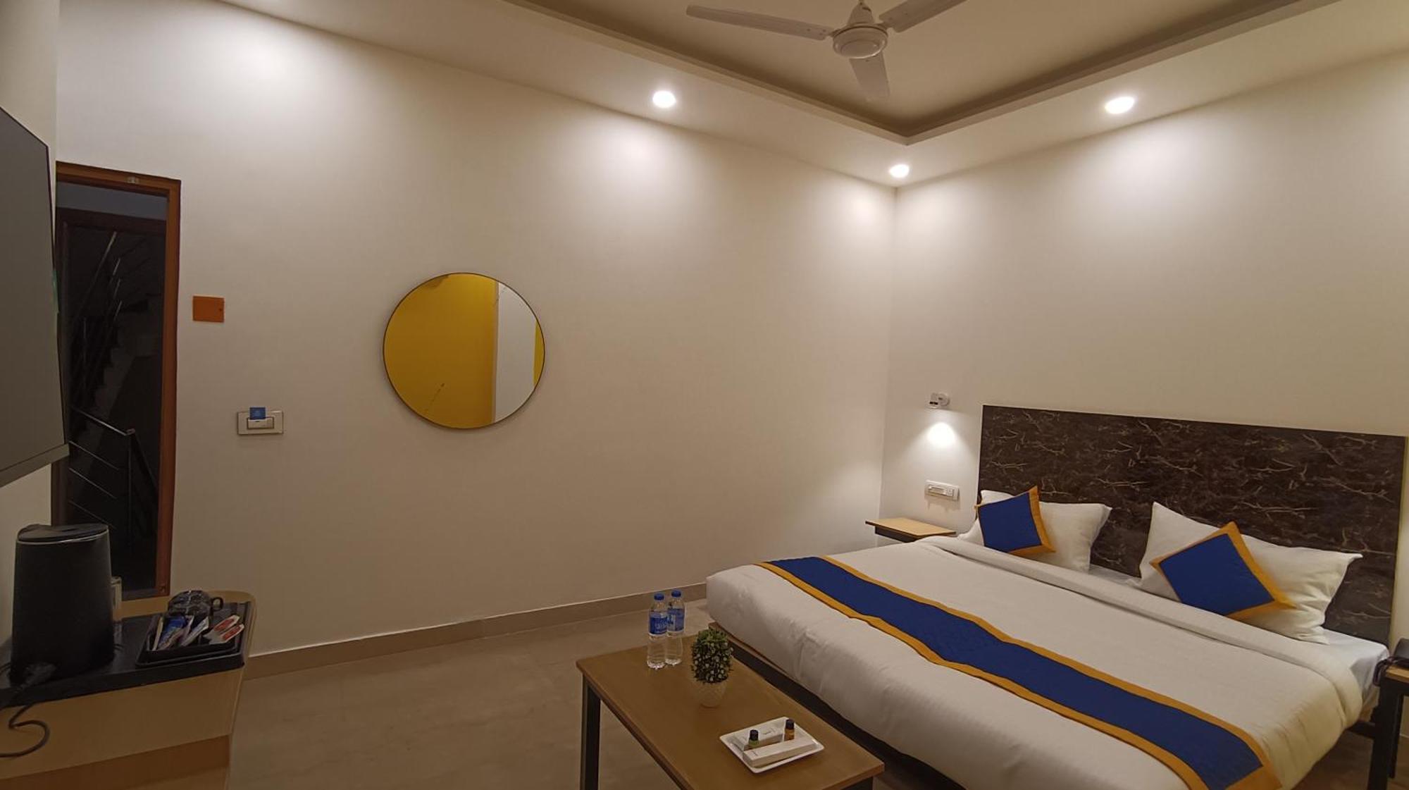 Aamantran Residency Hotel, Sohna Road, Sector 49, Gurugram Gurgaon Exterior foto