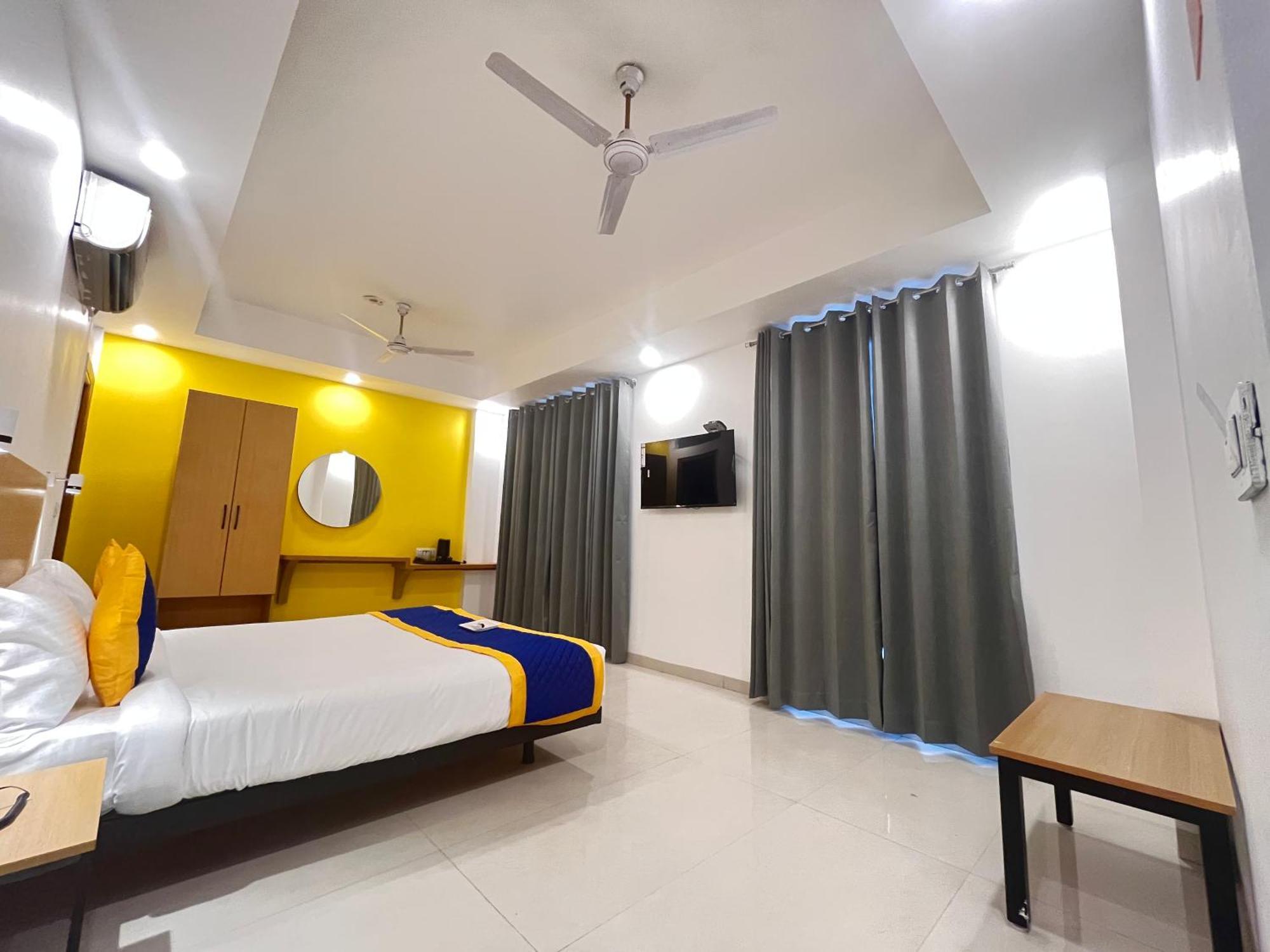 Aamantran Residency Hotel, Sohna Road, Sector 49, Gurugram Gurgaon Exterior foto
