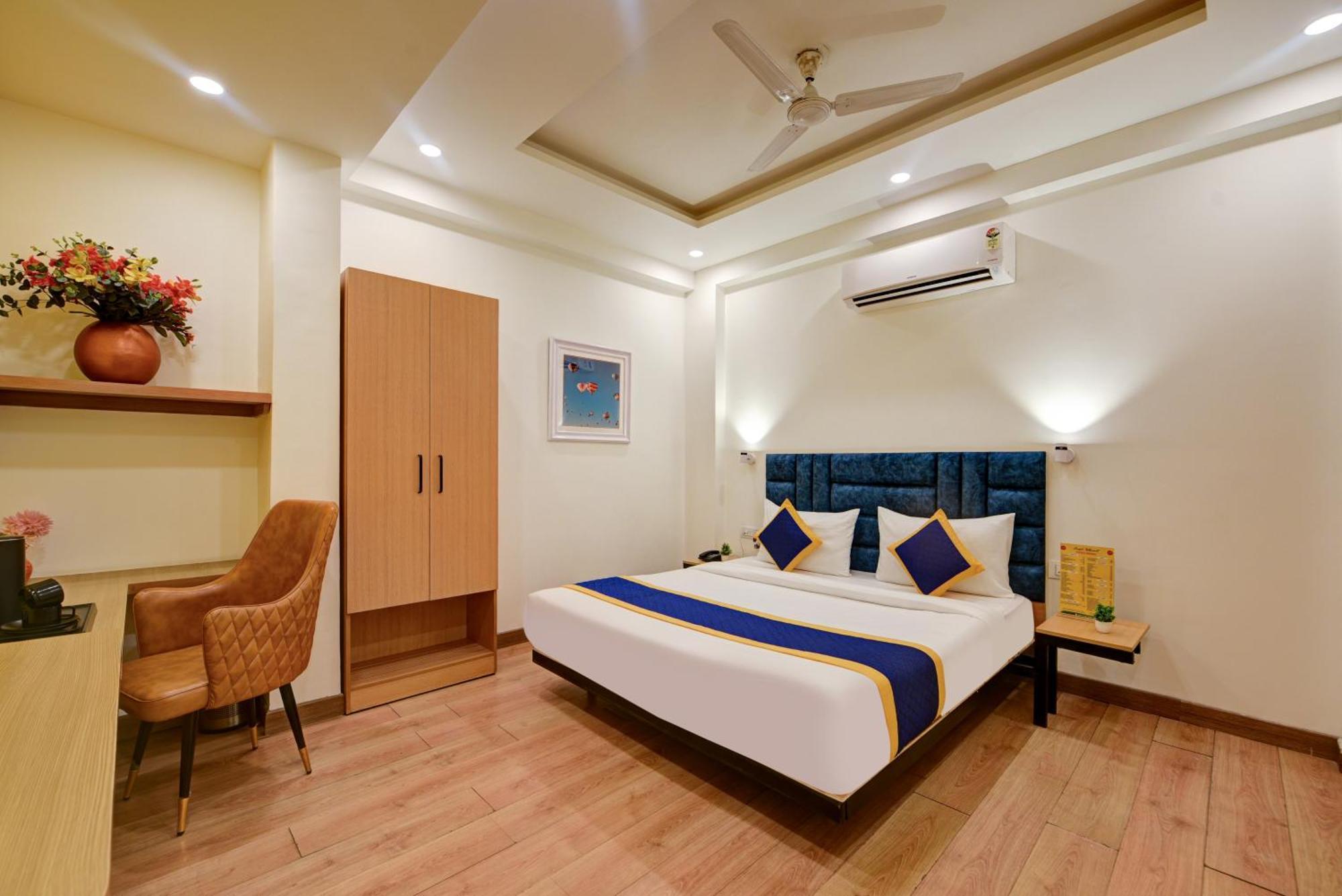 Aamantran Residency Hotel, Sohna Road, Sector 49, Gurugram Gurgaon Exterior foto