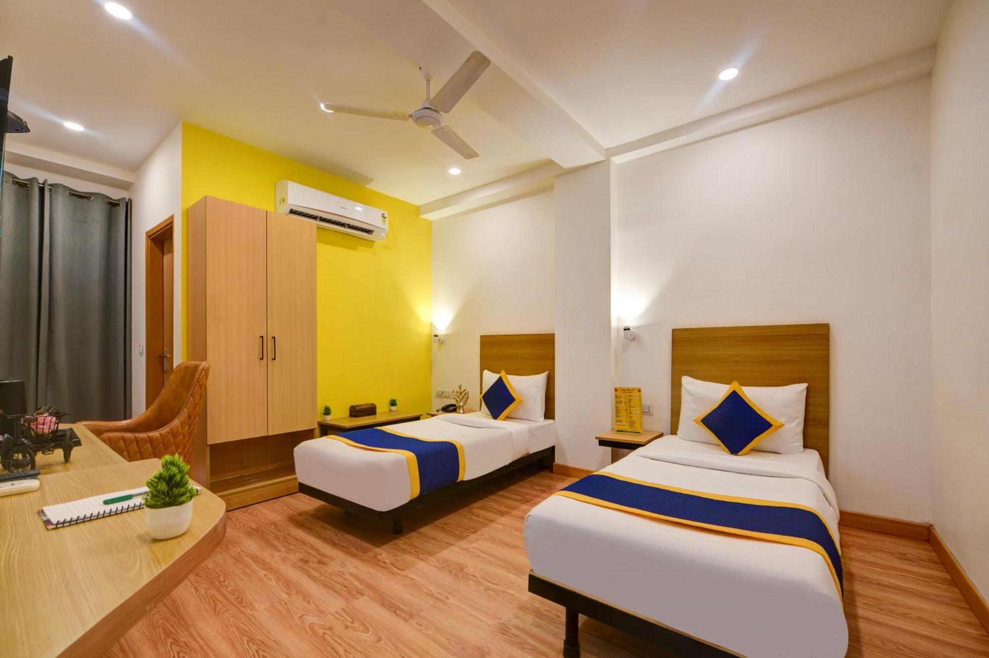 Aamantran Residency Hotel, Sohna Road, Sector 49, Gurugram Gurgaon Exterior foto