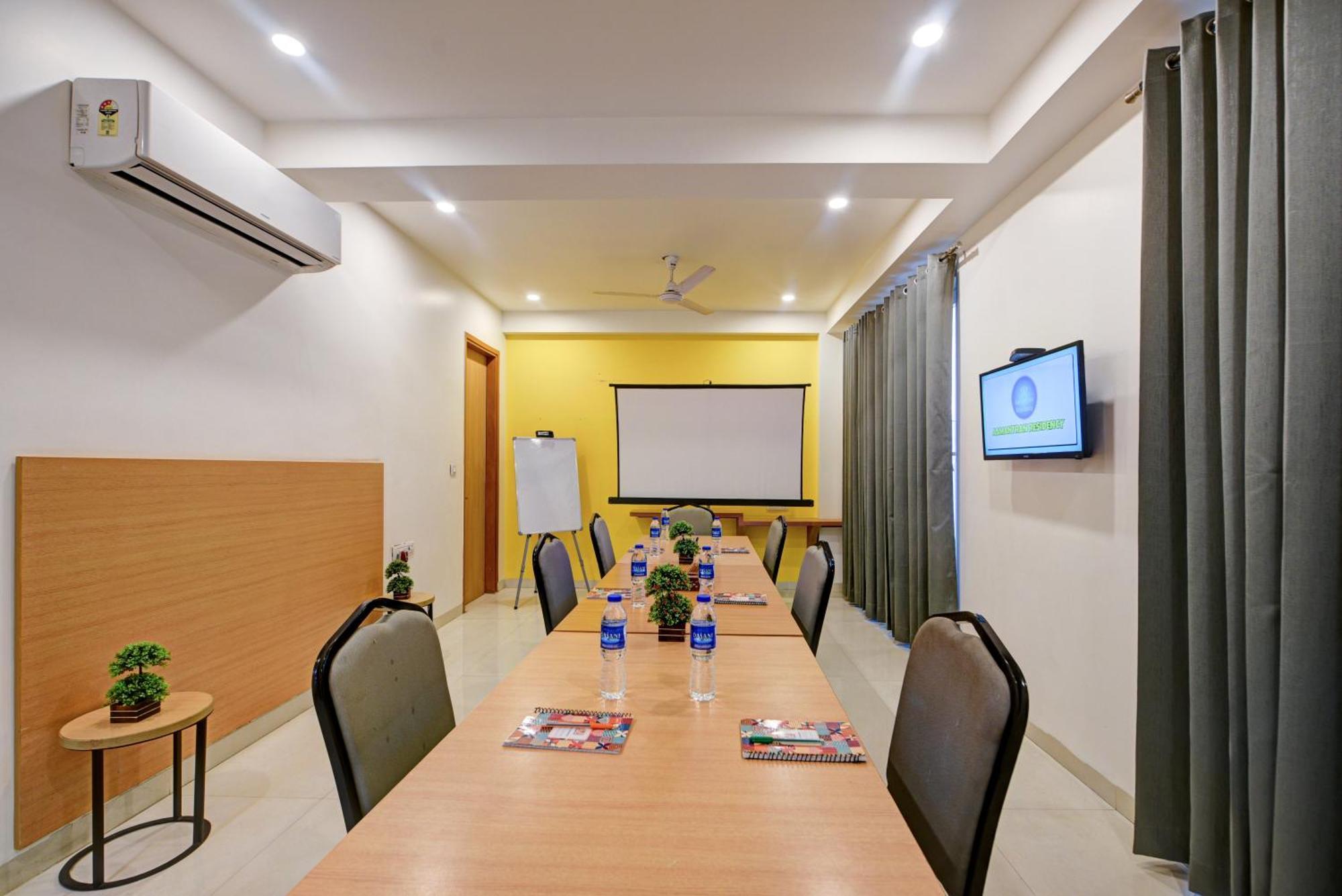 Aamantran Residency Hotel, Sohna Road, Sector 49, Gurugram Gurgaon Exterior foto