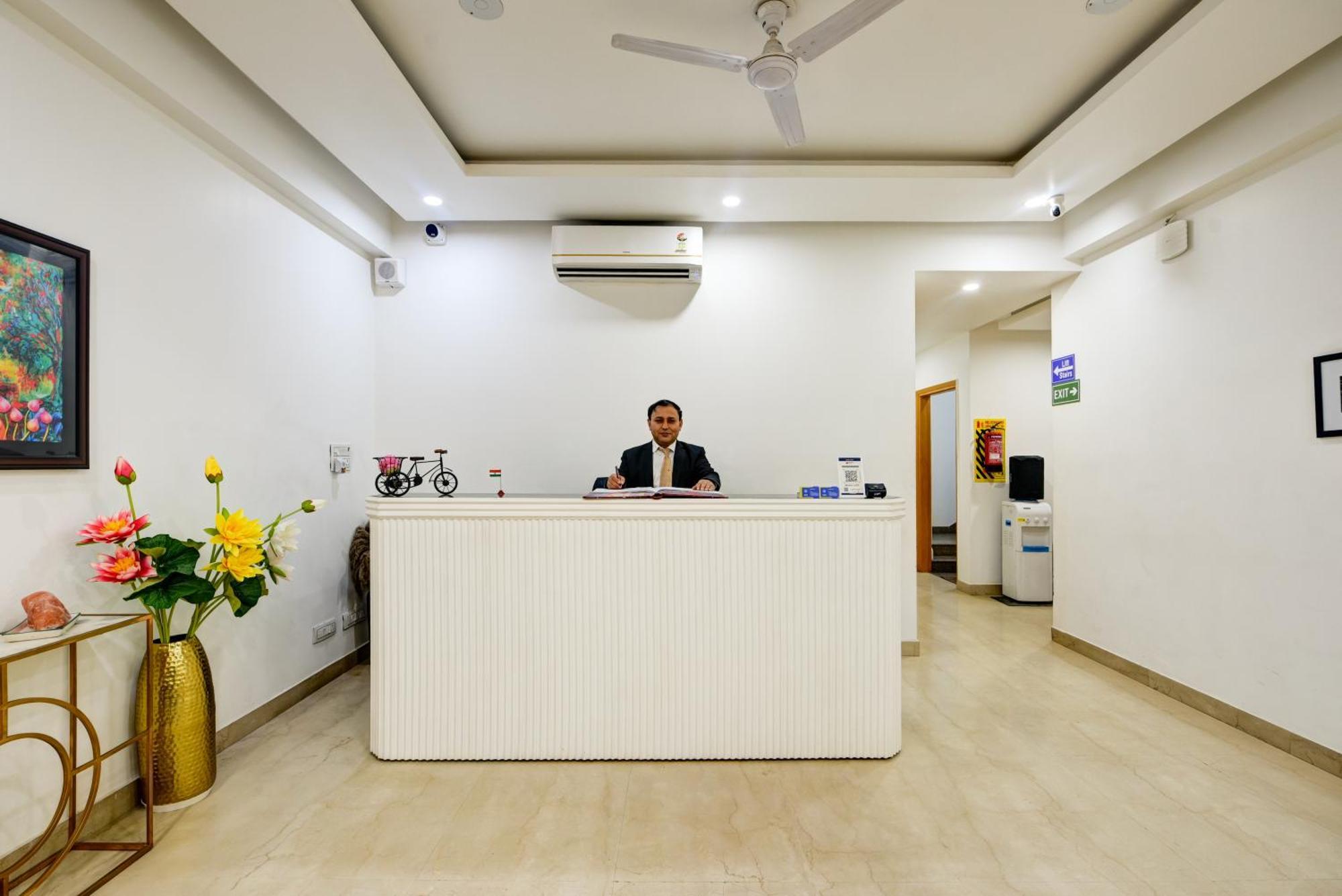 Aamantran Residency Hotel, Sohna Road, Sector 49, Gurugram Gurgaon Exterior foto