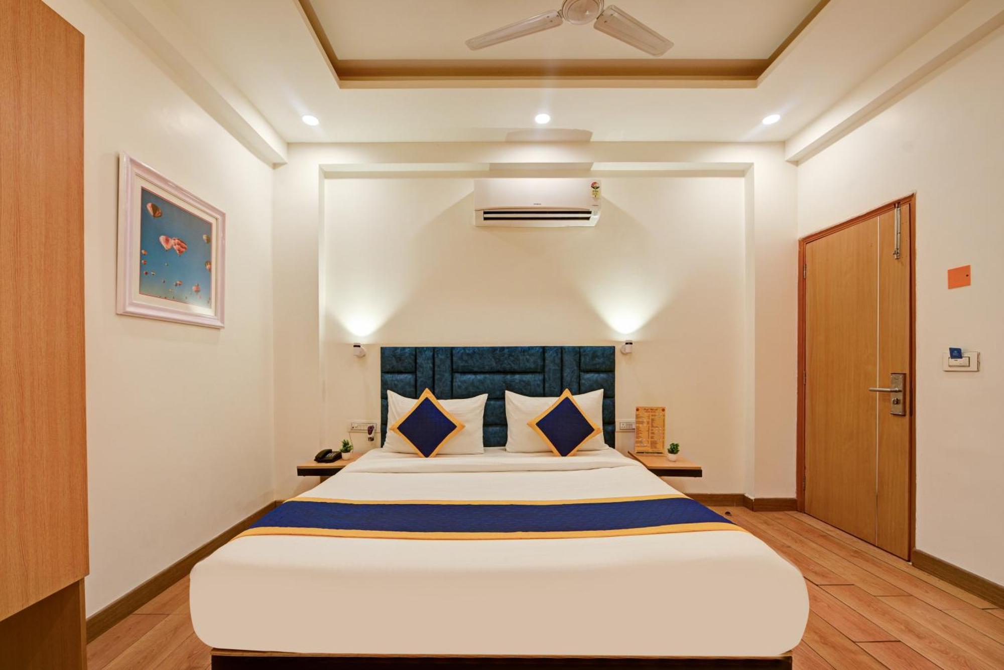 Aamantran Residency Hotel, Sohna Road, Sector 49, Gurugram Gurgaon Exterior foto