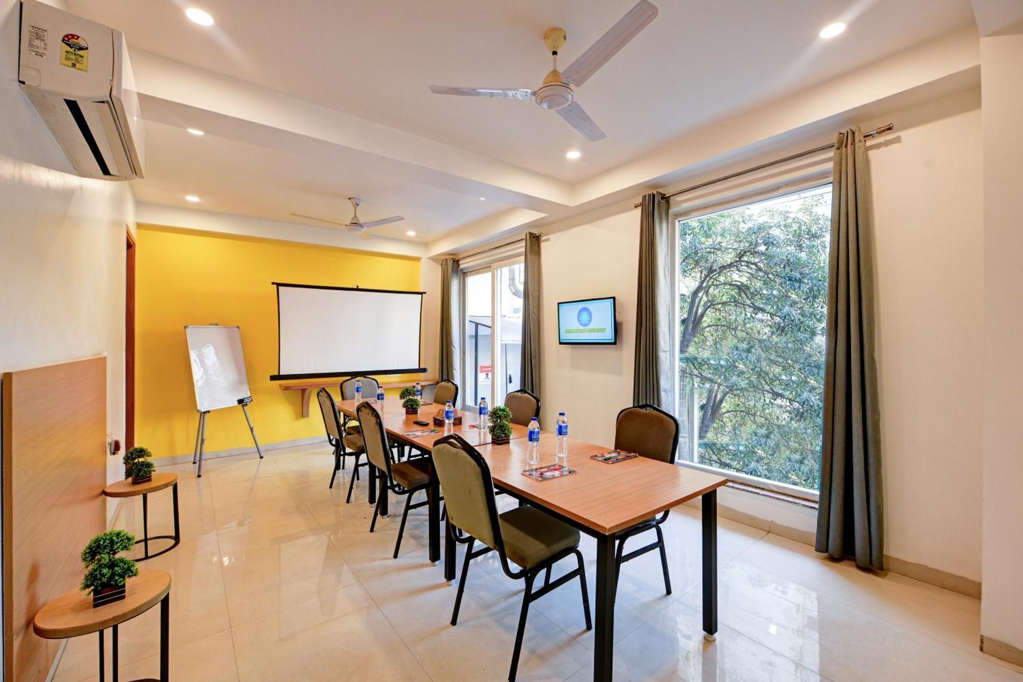 Aamantran Residency Hotel, Sohna Road, Sector 49, Gurugram Gurgaon Exterior foto