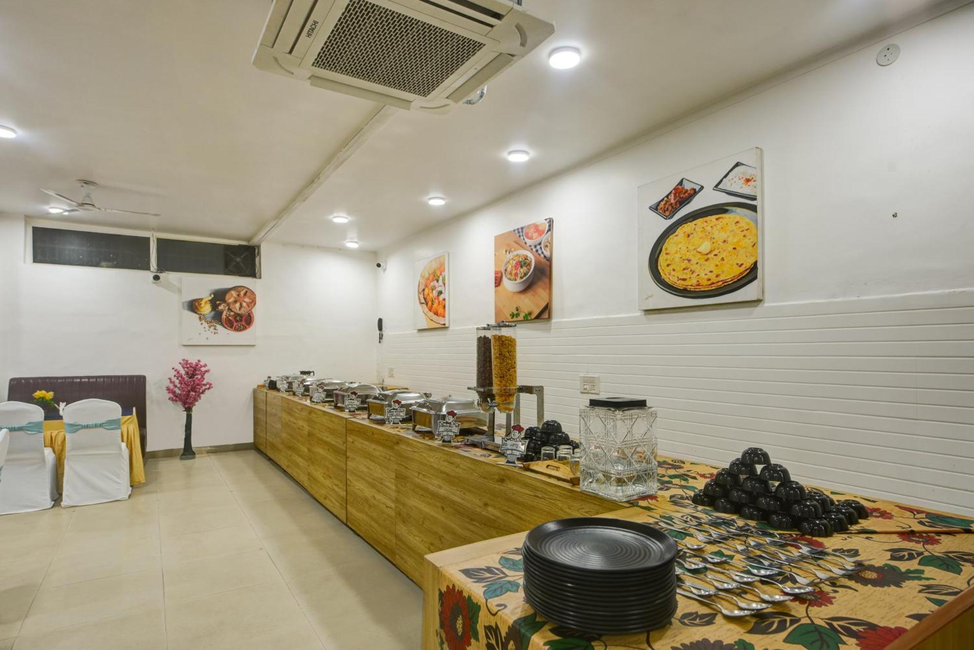 Aamantran Residency Hotel, Sohna Road, Sector 49, Gurugram Gurgaon Exterior foto