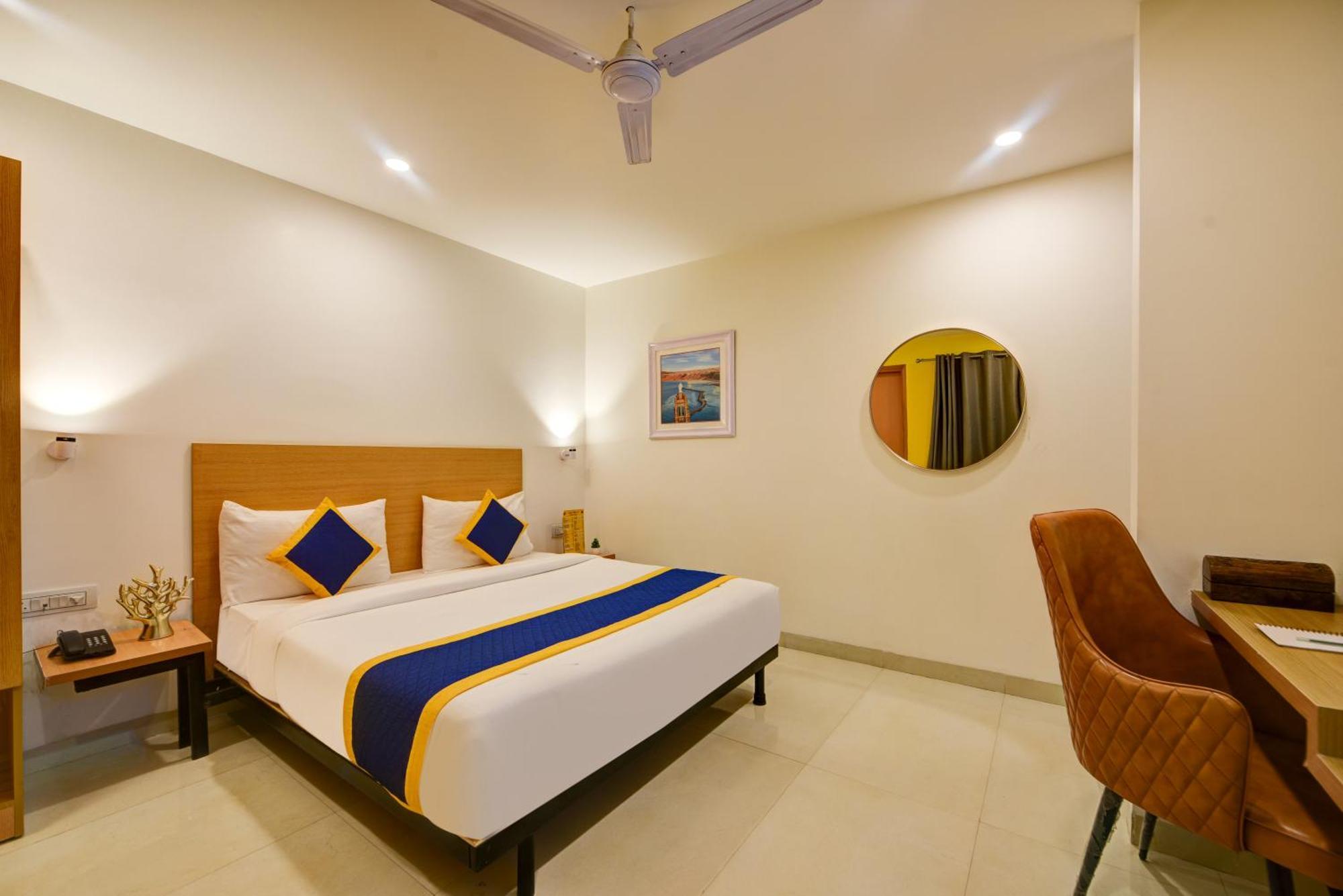 Aamantran Residency Hotel, Sohna Road, Sector 49, Gurugram Gurgaon Exterior foto