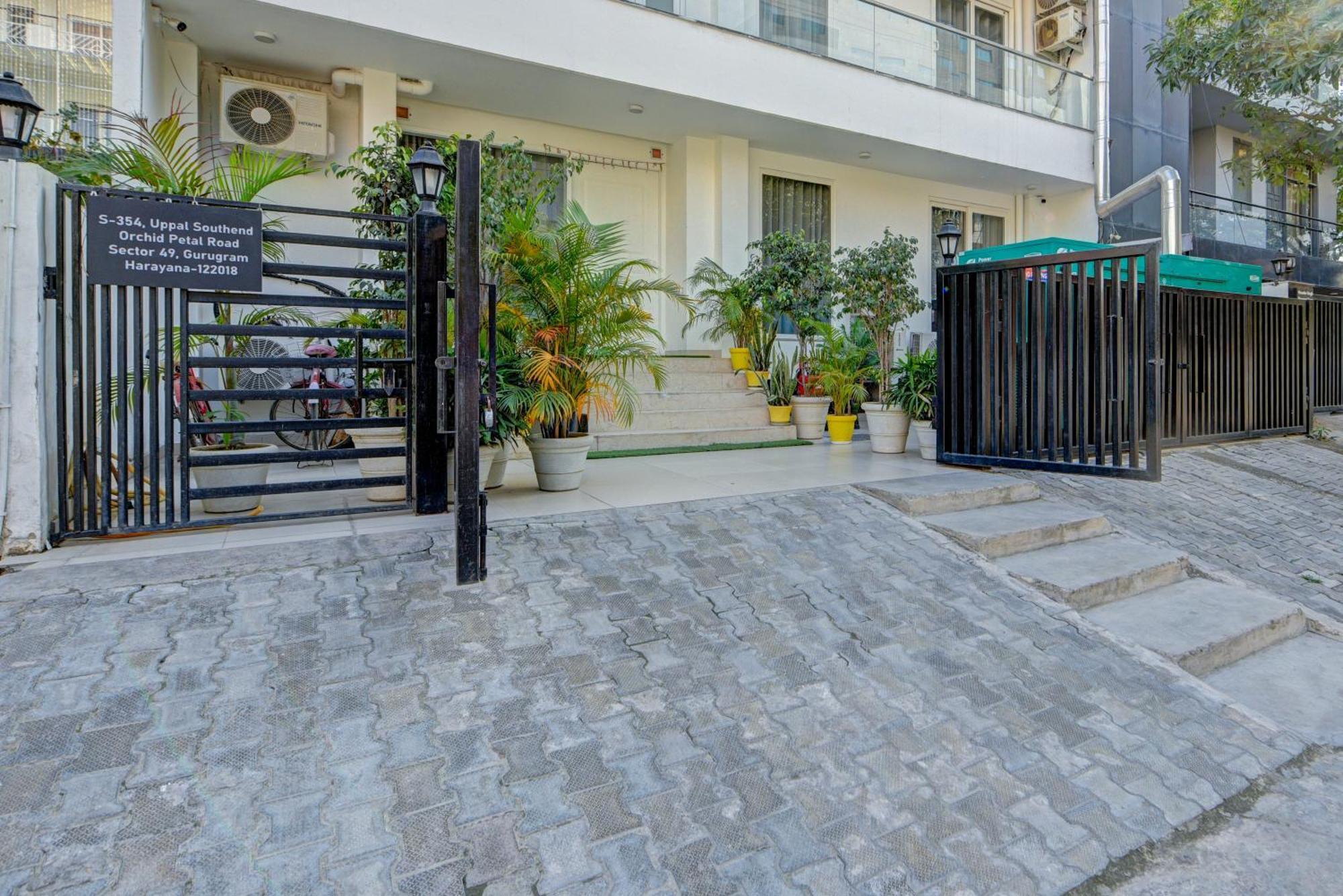 Aamantran Residency Hotel, Sohna Road, Sector 49, Gurugram Gurgaon Exterior foto