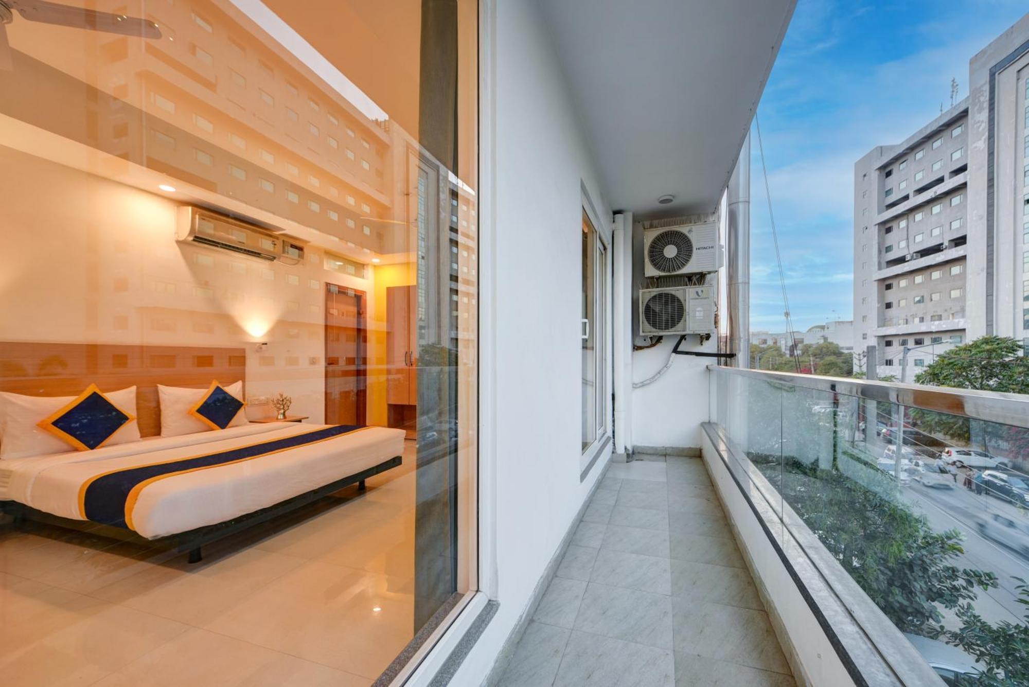 Aamantran Residency Hotel, Sohna Road, Sector 49, Gurugram Gurgaon Exterior foto